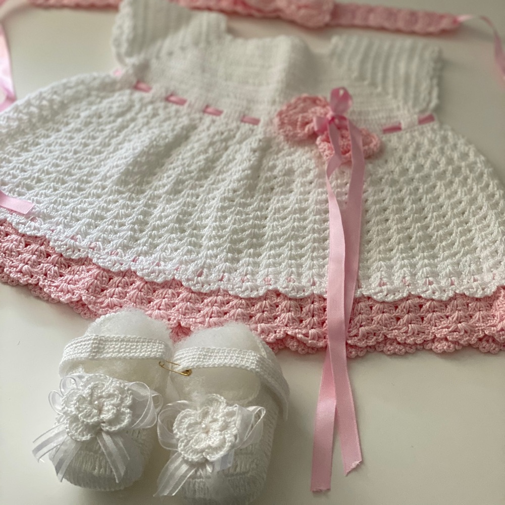 SOLD—— Baby coming home outfit